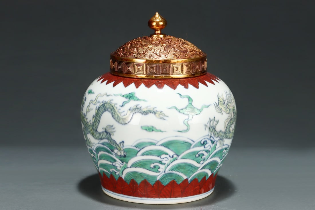 An Exquisite Doucai Seawater Pattern Dragon Pattern Jar - 3