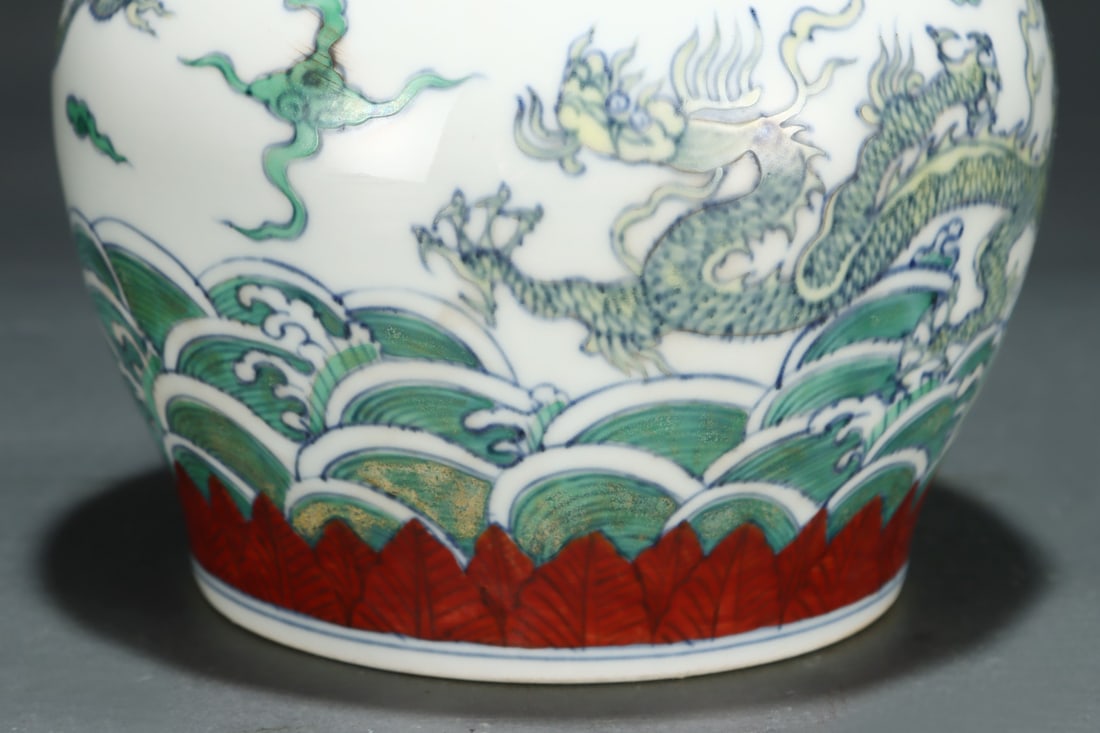 An Exquisite Doucai Seawater Pattern Dragon Pattern Jar - 6