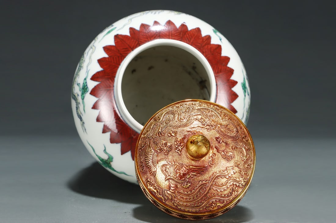 An Exquisite Doucai Seawater Pattern Dragon Pattern Jar - 7