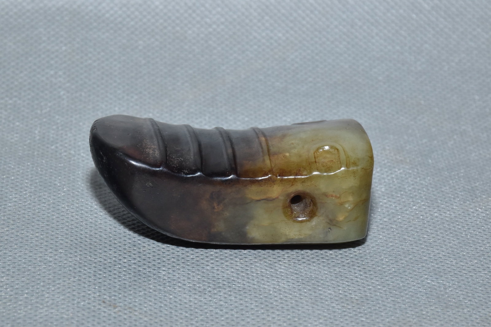 An Exquisite White Jade Cicada Ornament: An Exquisite White Jade Cicada Ornament,Qing Dynasty,China,Size:1.2inx2.8in,Weight:90g白玉蝉摆件，中国清代，Size:3cmx7cm,Weight:90g