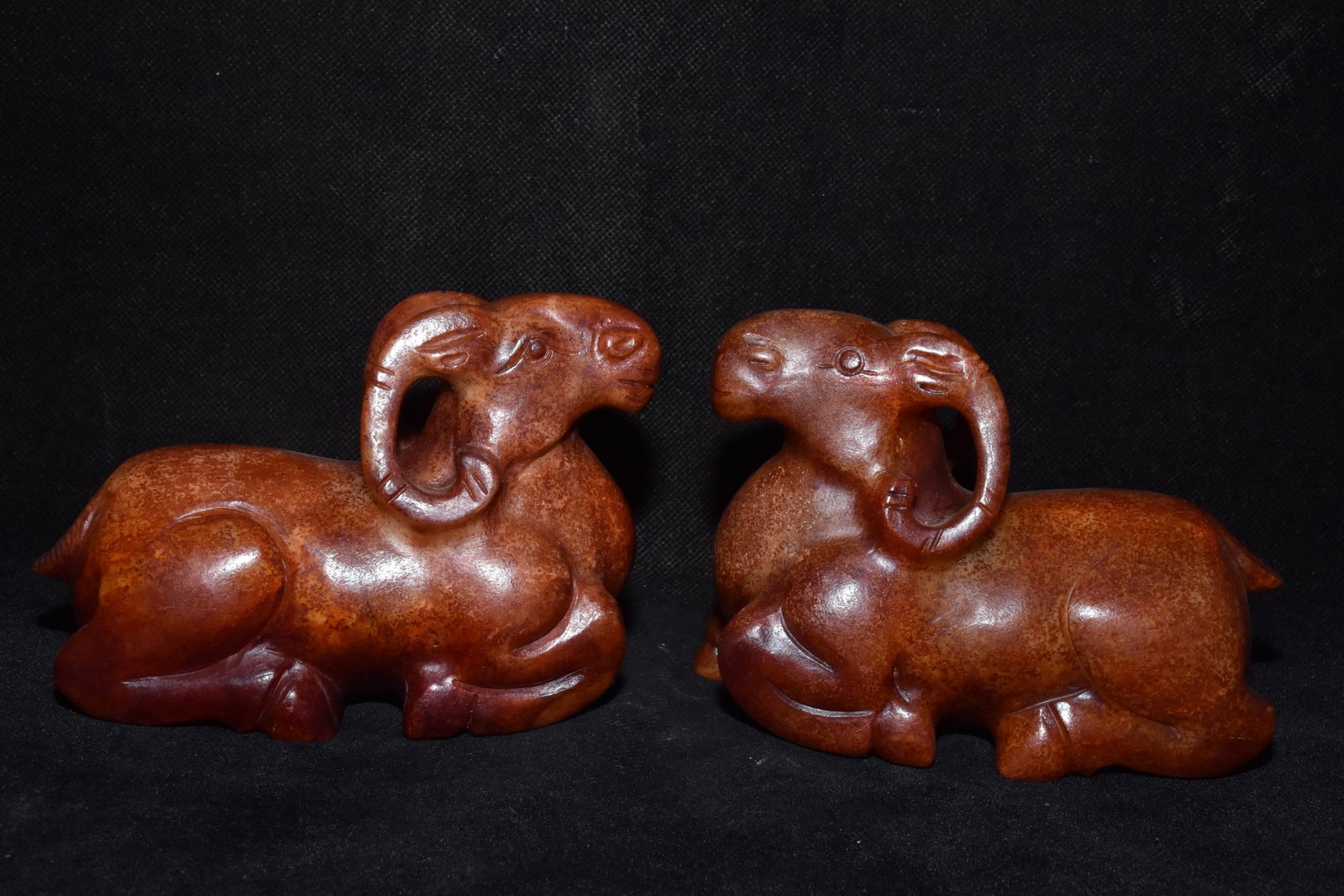 A Pair of Exquisite White Jade Sheep Ornaments (1 of 6)