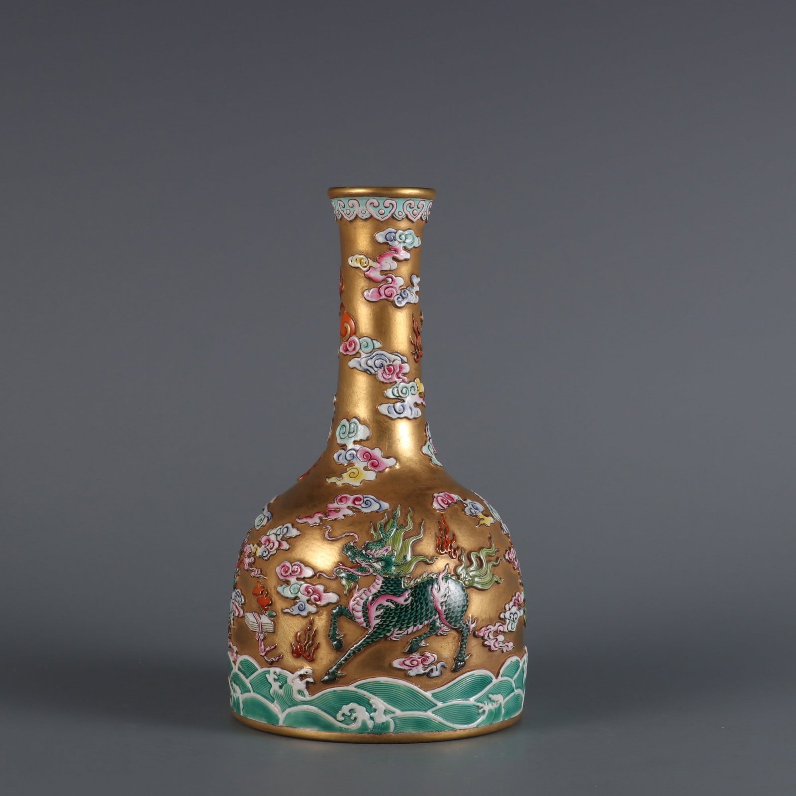 An Exquisite Famille-Rose Seawater Pattern Kylin Pattern Vase: An Exquisite Famille-Rose Seawater Pattern Kylin Pattern Vase Qing Dynasty, China Qianlong Six-character MarkSize:7.7inx4.1in粉彩海水纹麒麟纹瓶 &#