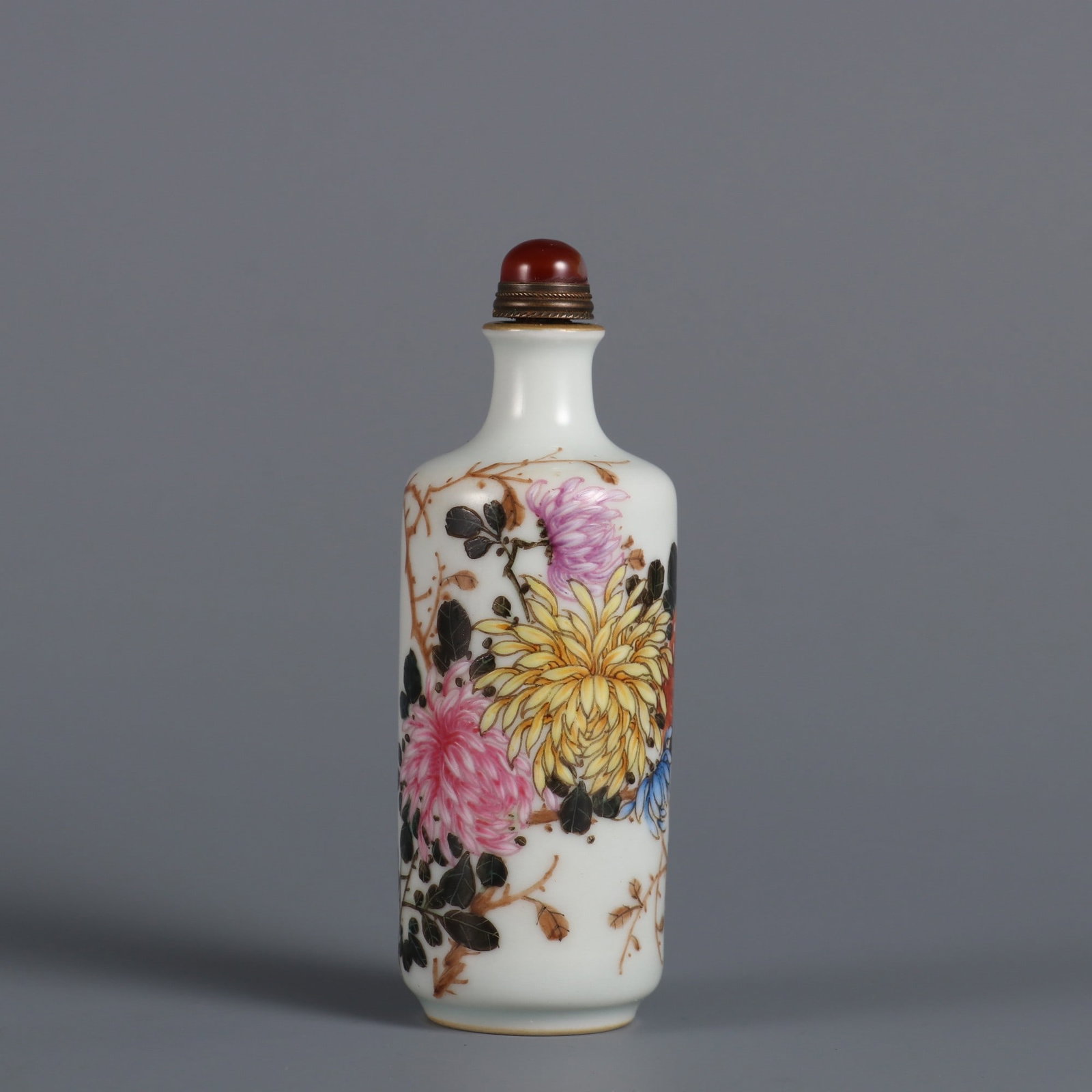 An Exquisite Famille-Rose Flower Pattern Poem Snuff Bottle: An Exquisite Famille-Rose Flower Pattern Poem Snuff Bottle Qing Dynasty, China Qianlong Four-character