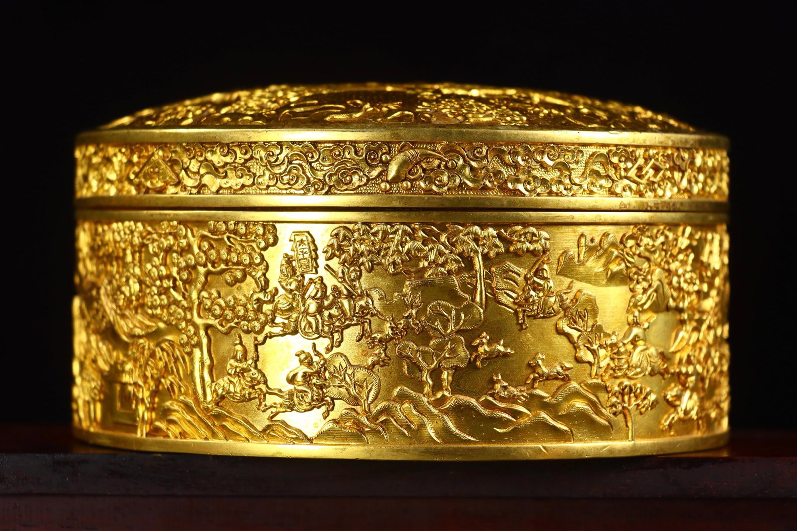 An Exquisite Gilt Bronze Character and Story Pattern Cover Box (1 of 9)
