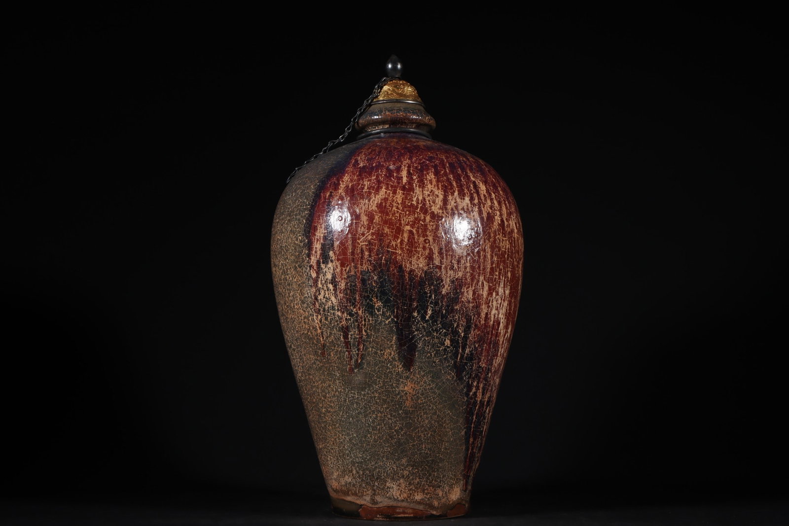 An Exquisite Jun yao Vase: An Exquisite Jun yao Vase Song Dynasty, China Size:11.6inx6.5in钧窑梅瓶 中国宋代 Size:29.5cmx16.5cm