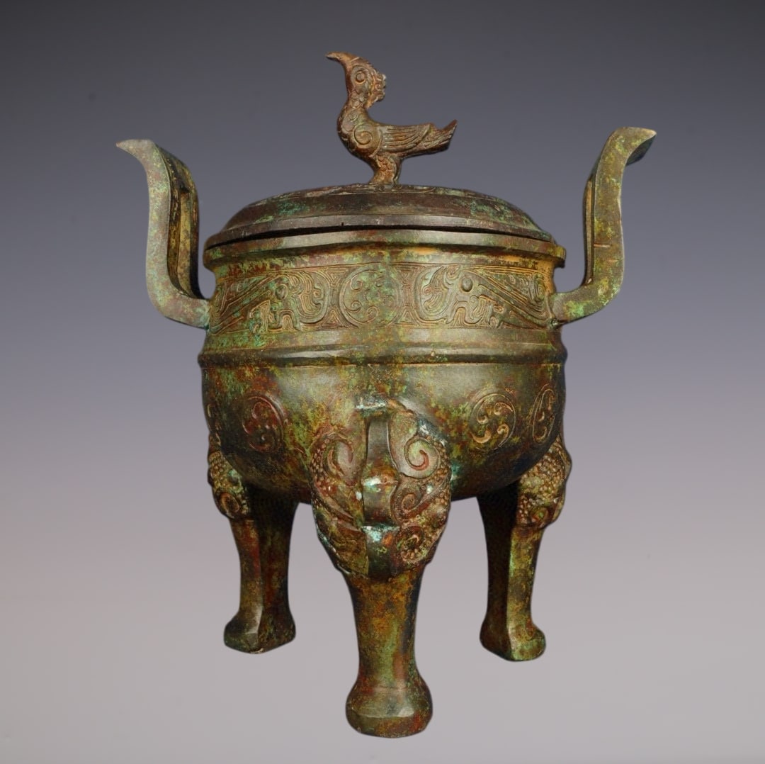 An Archaic Bronze Bird Pattern Double-Ears and Tripod Censer,With Inscription: An Archaic Bronze Bird Pattern Double-Ears and Tripod Censer,With Inscription,Han Dynasty,China,Size:9.8inx7.1inx11.4in,Weight:2900g青铜鸟纹双耳三足'