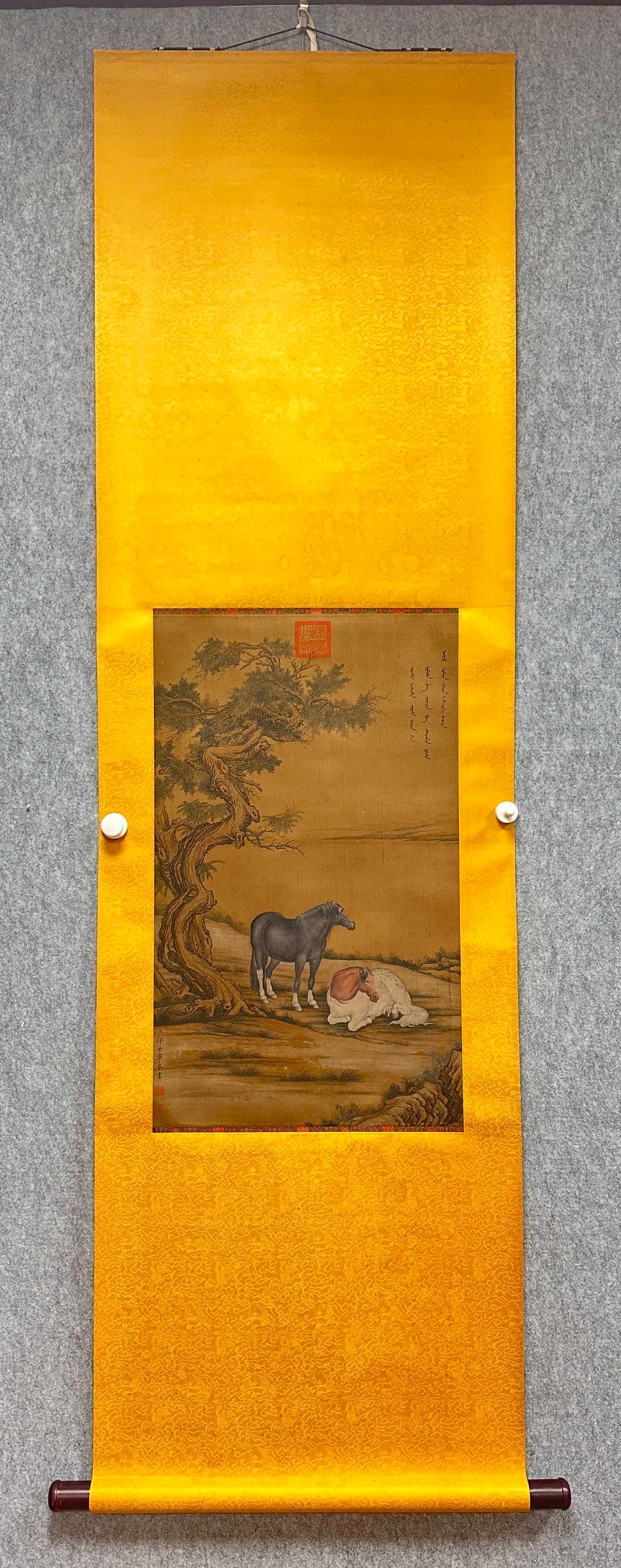A Chinese Vertical Scroll Ink Painting of Horse on Silk,Lang Shining: A Chinese Vertical Scroll Ink Painting of Horse on Silk,Lang ShiningSize:(Without frame)16.5inx27.2in一幅中国水墨绢本骏马图立