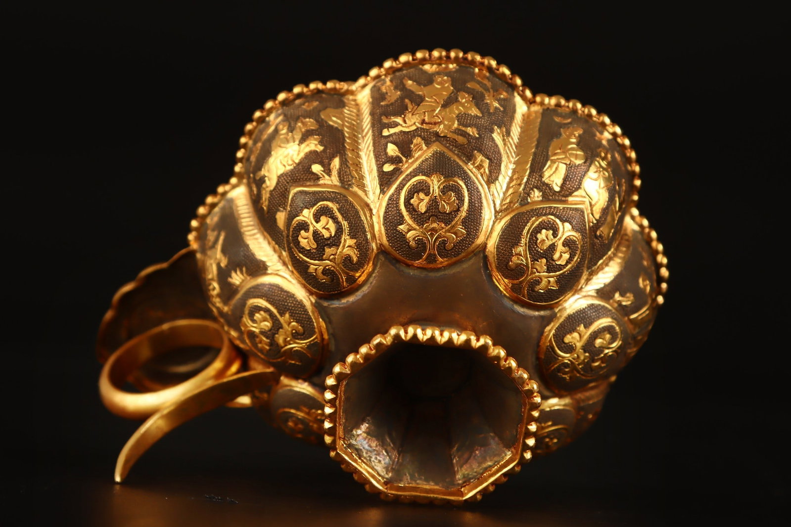 An Exquisite Gilt Bronze Figure Pattern Libation Cup - 9