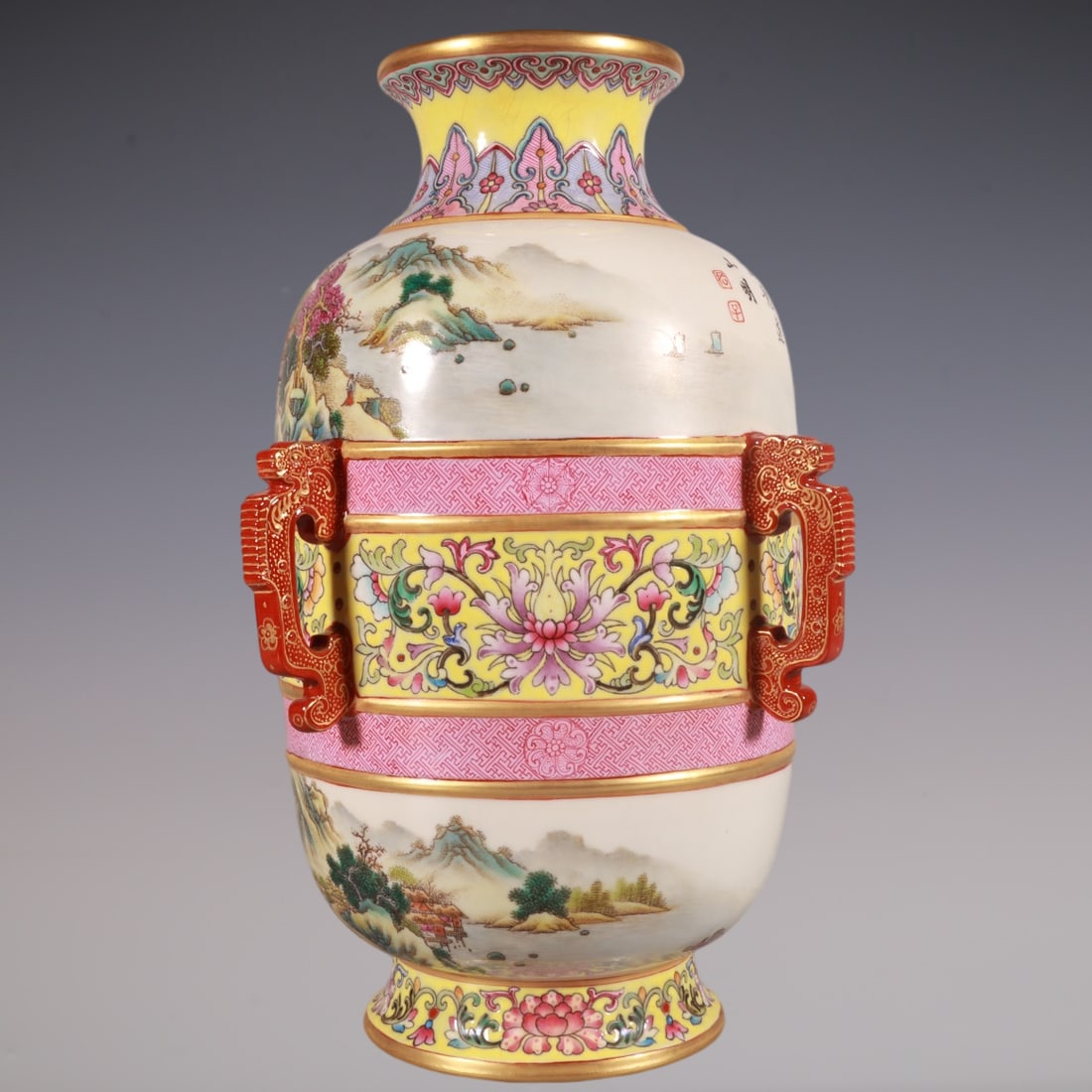 An Exquisite Enamel Lotus Pattern Landscape Pattern Vase - 5