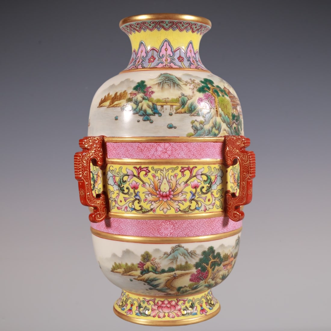 An Exquisite Enamel Lotus Pattern Landscape Pattern Vase - 7
