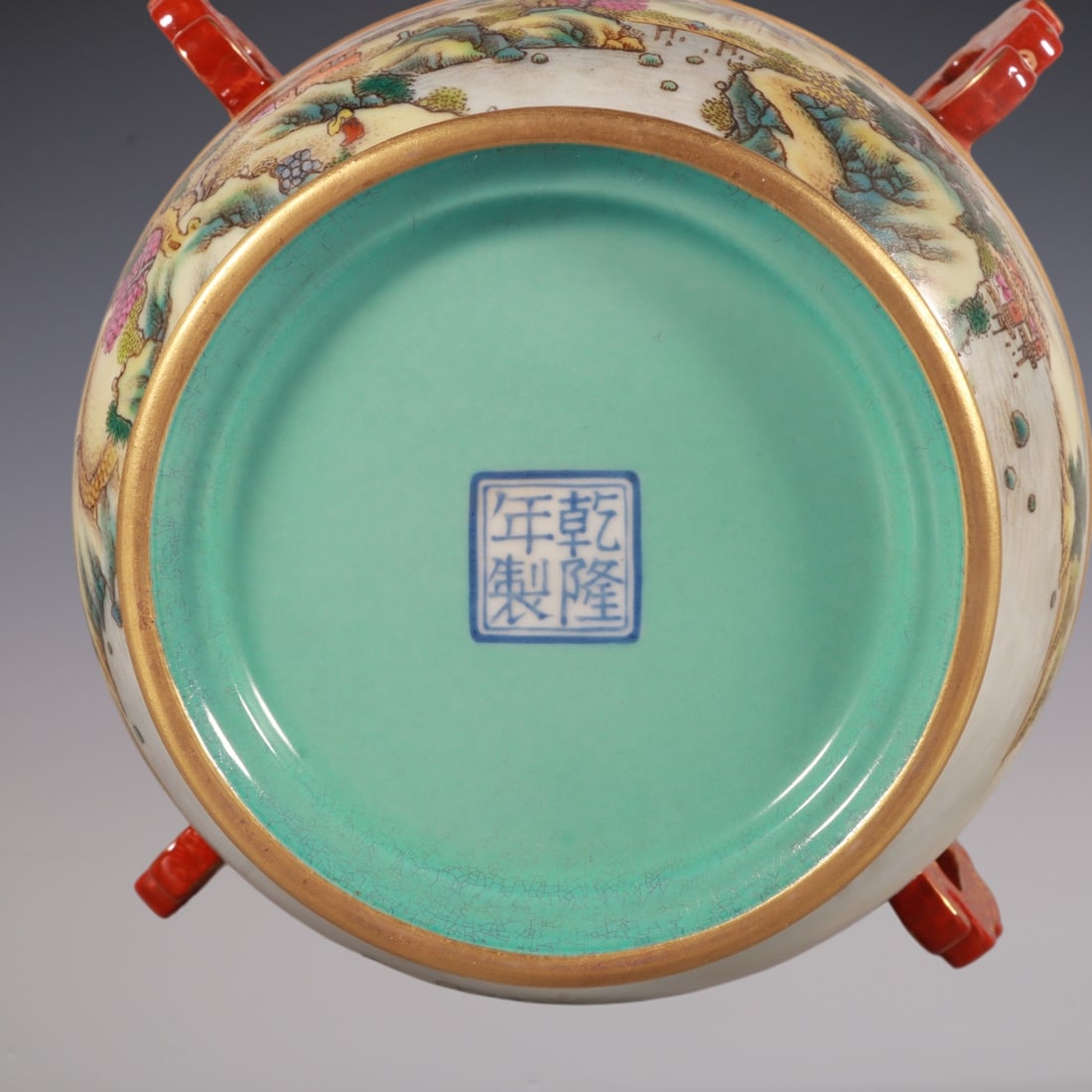 An Exquisite Enamel Lotus Pattern Landscape Pattern Vase - 9