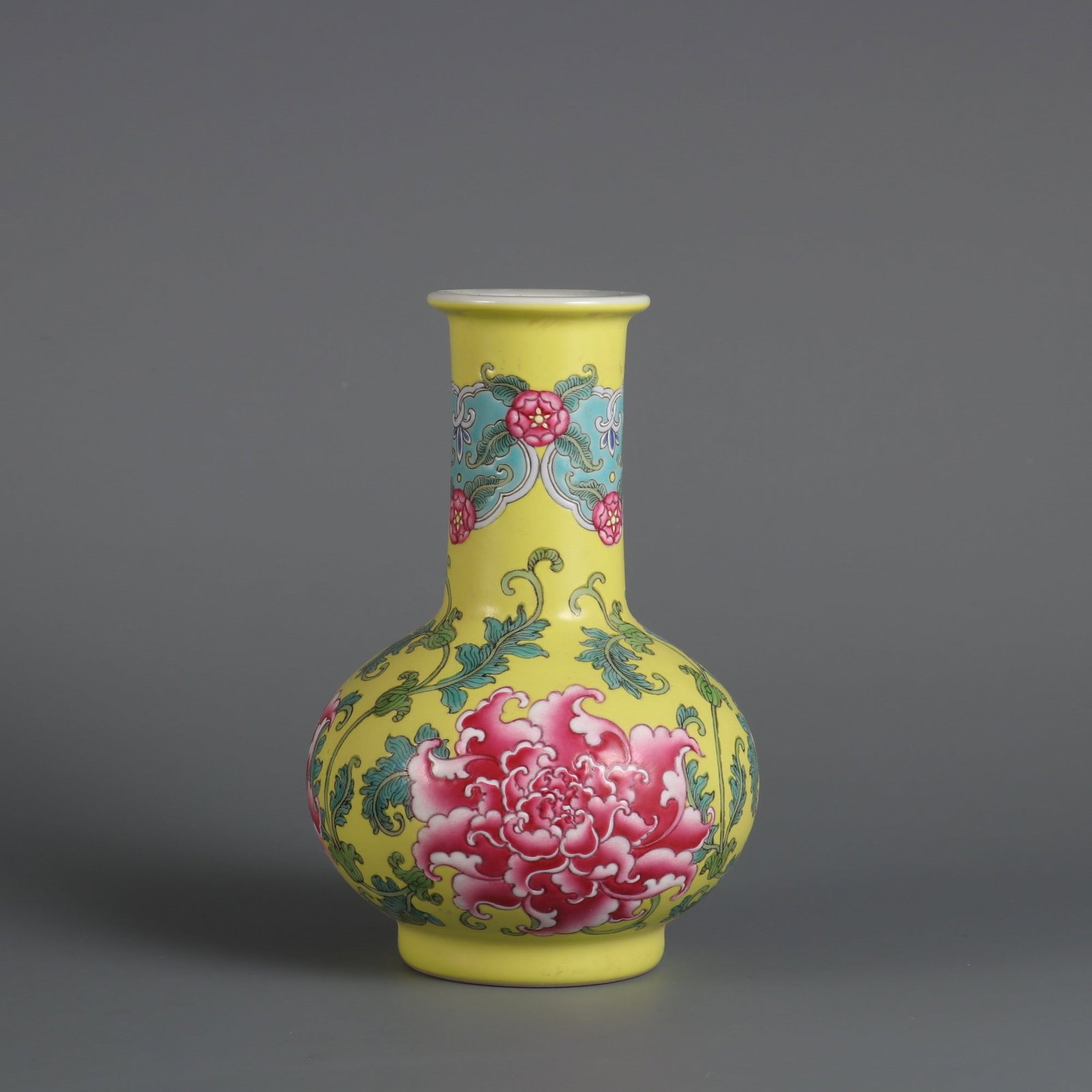 An Exquisite Enamel Lotus Pattern Vase: An Exquisite Enamel Lotus Pattern Vase Qing Dynasty, China Kangxi Four-character MarkSize:5.5inx3.7in珐琅彩缠枝莲纹瓶 中国清代 &