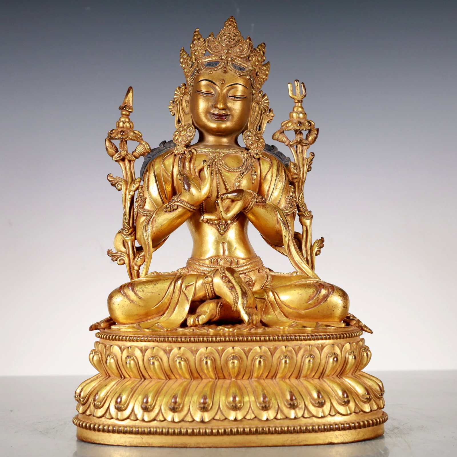 A Exquisite Gilt Bronze Statue of Tara Buddha statue: A Exquisite Gilt Bronze Statue of Tara Buddha statue Ming Dynasty, China Size:7.5inx5.1inx11in Weight:3650g铜鎏金度母佛像 中国明代