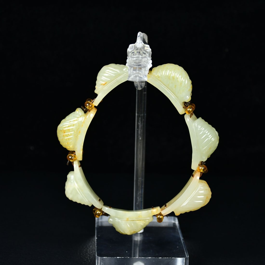 An Exquisite White Jade Cicada Pattern Bracelets: An Exquisite White Jade Cicada Pattern Bracelets,Qing Dynasty, China,Size:3.3inx2.4in,Weight:64.2g白玉蝉纹手串,中国清代,Size:8.5cmx6cm,Weigh