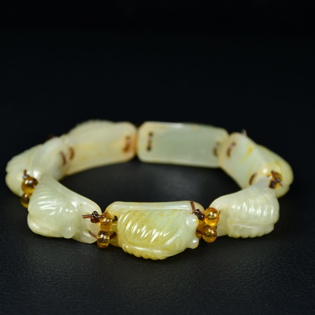 An Exquisite White Jade Cicada Pattern Bracelets - 3
