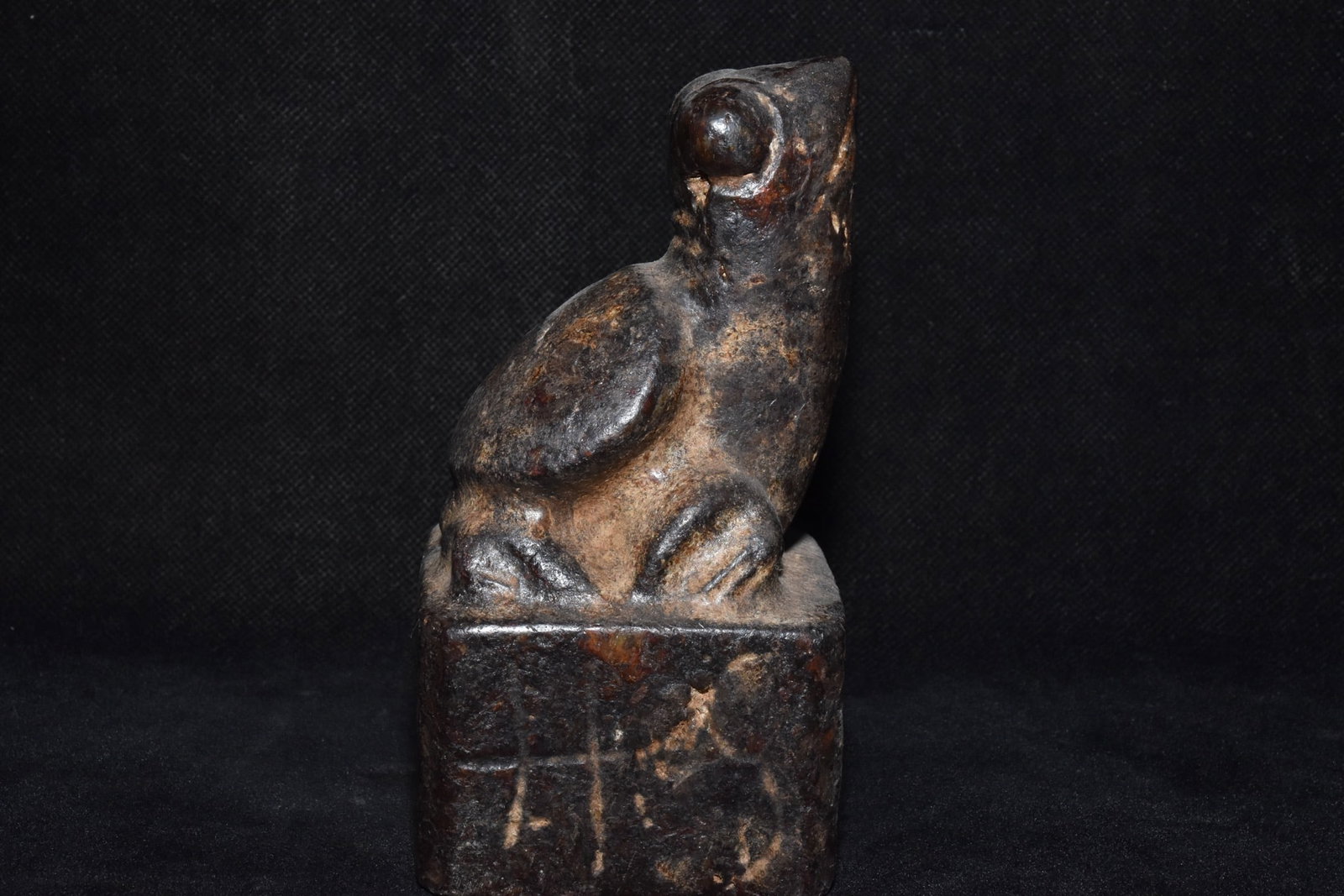 An Exquisite White Jade Beast-Shaped Seal (1 of 6)