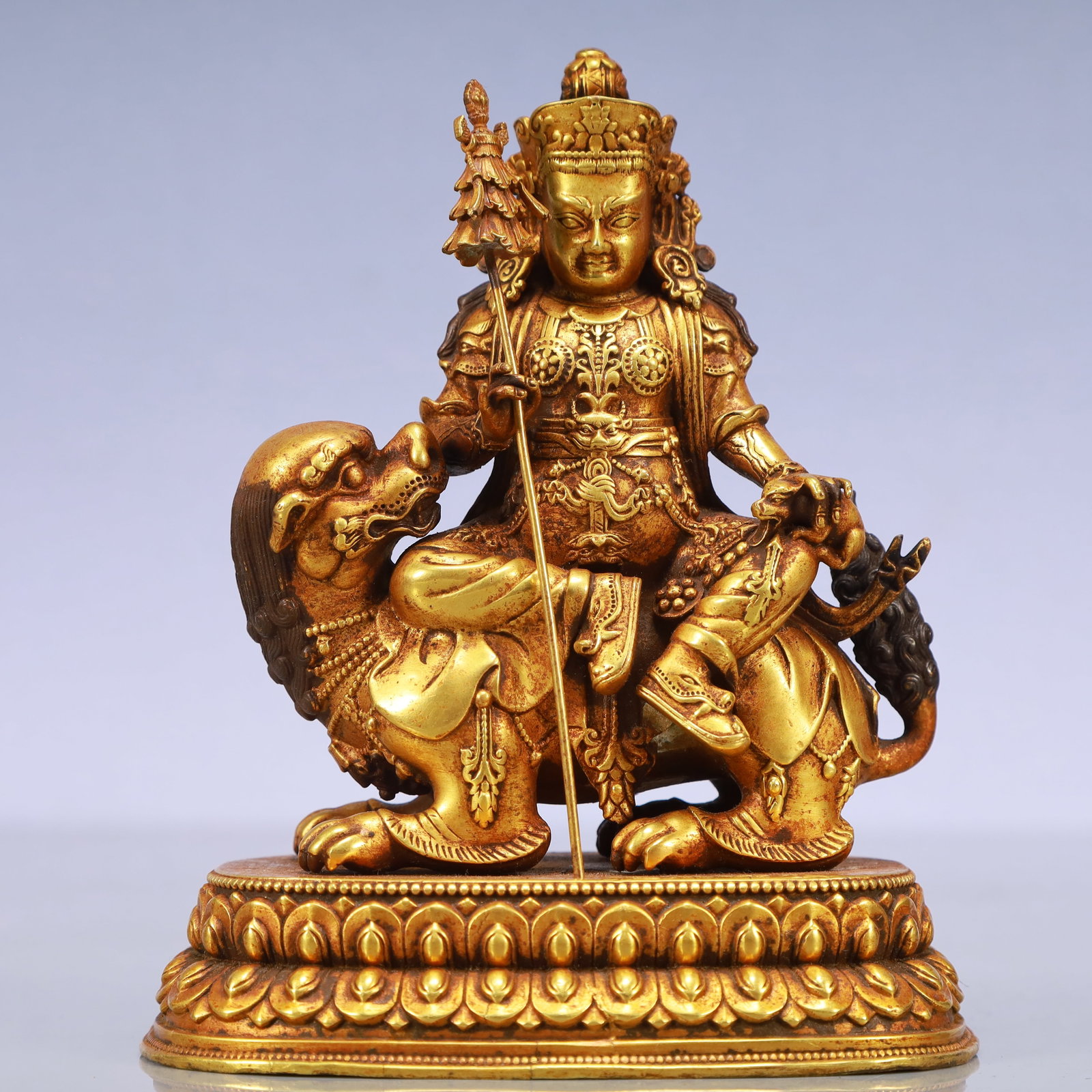An Exquisite Gilt Bronze Statue of Heavenly King: An Exquisite Gilt Bronze Statue of Heavenly King Ming Dynasty, China Yongle Four-character Mark Size:4.9inx3.1inx5.9in Weight:2450g铜鎏金财宝天王佛Î