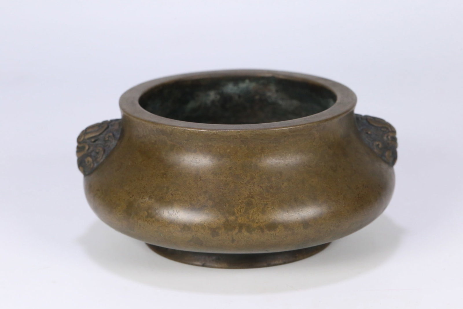 An Exquisite Bronze Lion-Ears Censer: An Exquisite Bronze Lion-Ears Censer,Qing Dynasty, China,With MarkSize:5.3inx2.5in,Weight:1238.9g铜狮耳香炉,中国清代,带款,Size:13.5cmx