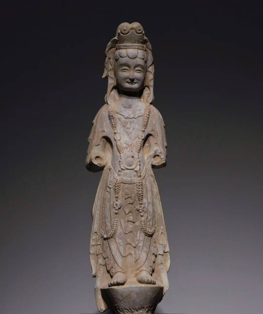 An Exquisite Limestone Statue of Bodhisattva: An Exquisite Limestone Statue of Bodhisattva Eastern Wei Dynasty, China Size:16.9in青石菩萨像 中国东魏Size:43cm