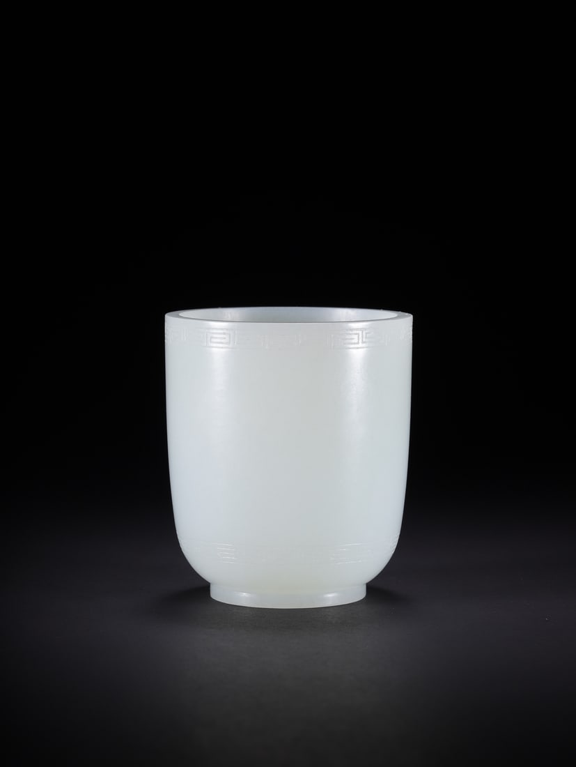 An Exquisite White Jade Cup: An Exquisite White Jade Cup,Qing Dynasty,China,Size:2.6inx2.3in,Weight:150.8g白玉杯,中国清代,Size:6.7cmx5.8cm,Weight:150.8g
