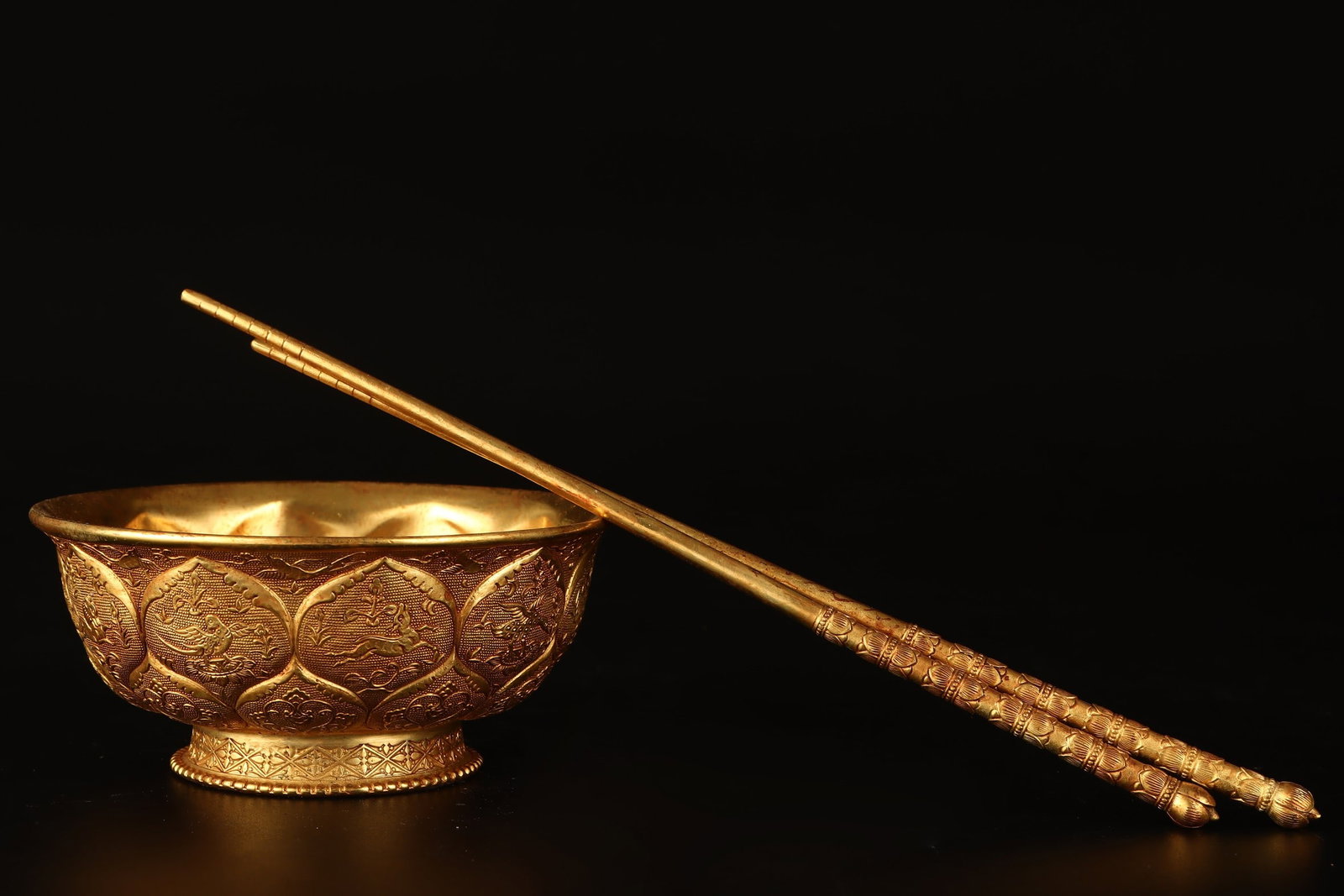 A Set of Fine Gilt Bronze Animal Pattern Bowl and Chopsticks: A Set of Fine Gilt Bronze Animal Pattern Bowl and Chopsticks,Qing Dynasty,China,Size:(Bowl)2.2inx4.9in,(Chopsticks)9.4in,Total Weight:502g一套铜鎏金动物ಬ