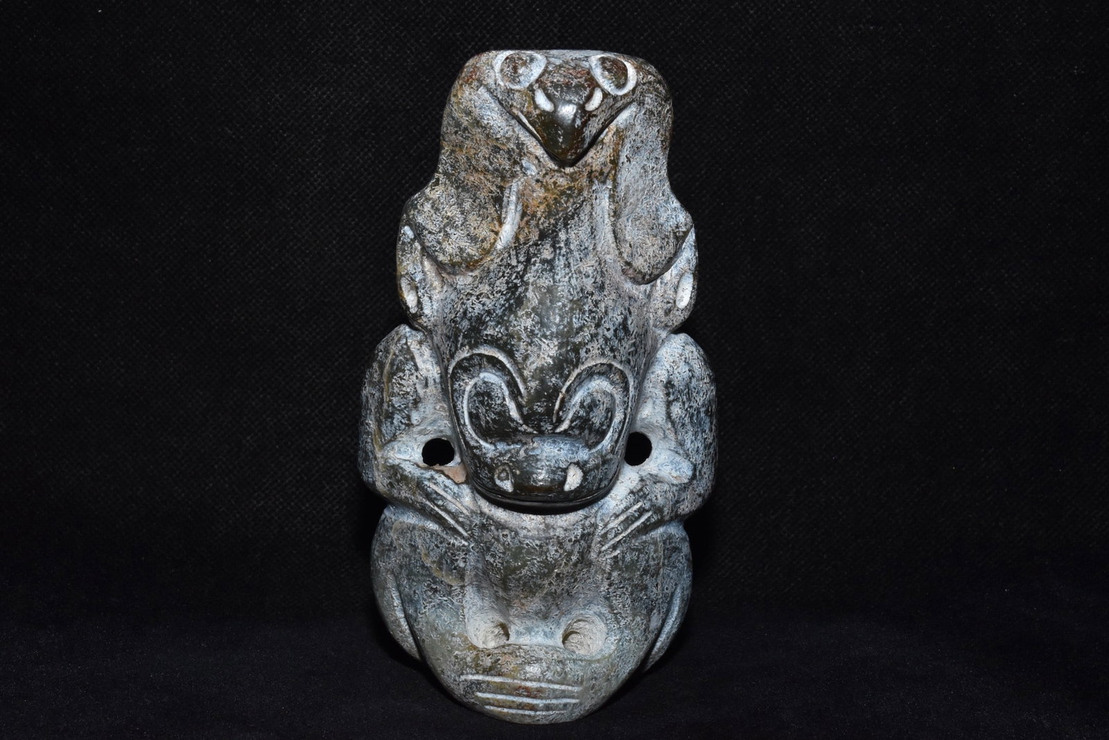 An Exquisite Hemo Jade Sun God Ornament: An Exquisite Hemo Jade Sun God Ornament,Hongshan Culture,Size:5.5inx3.1in,Weight:550g河磨玉太阳神摆件，红山文化，Siz