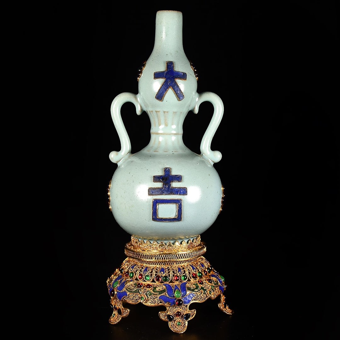 An Exquisite Filigree and Gilding Inlaid Celadon Glazed Double-Ears Gourd-Shaped Vase,Inlaid Gems: An Exquisite Filigree and Gilding Inlaid Celadon Glazed Double-Ears Gourd-Shaped Vase,Inlaid Gems,Qing Dynasty,China,Qianlong Four-character Mark,Size:11.2inx4.3in,Weight:681g花丝鎏&