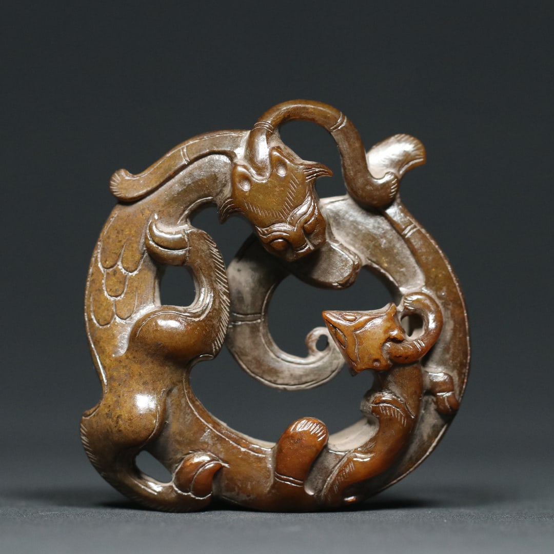 An Exquisite White Jade Chi-Dragon Pattern Pendant (1 of 9)