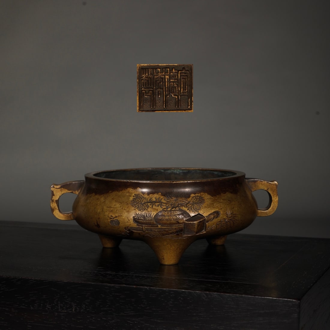 An Exquisite Bronze Bogu Pattern Double-Ears and Tripod Censer,With Poem: An Exquisite Bronze Bogu Pattern Double-Ears and Tripod Censer,With Poem,Ming Dynasty,China,Xuande Four-character Mark,Size:2.6inx6.4inx7.7in,Weight:1450g铜博古纹双೑