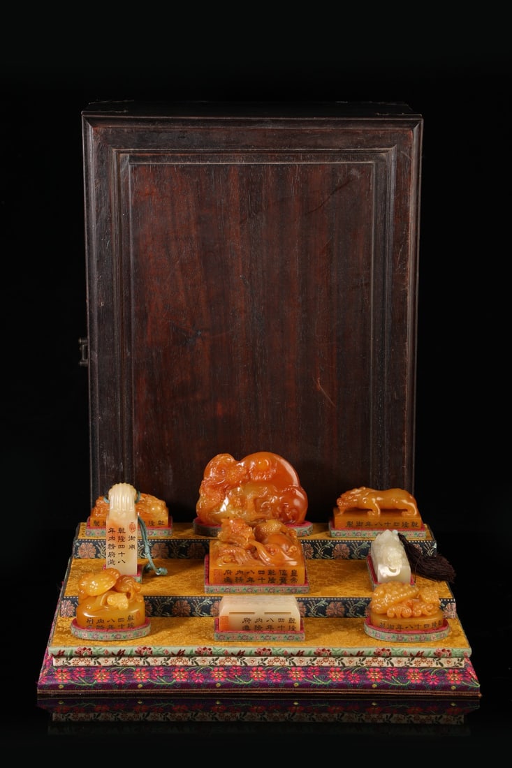 A Set of Fine Shoushan Stone Auspicious Beast Seal: A Set of Fine Shoushan Stone Auspicious Beast Seal Qing Dynasty, China Size:2.2inx3.5in Weight:2033g寿山石金印章一组 中国清代 Si