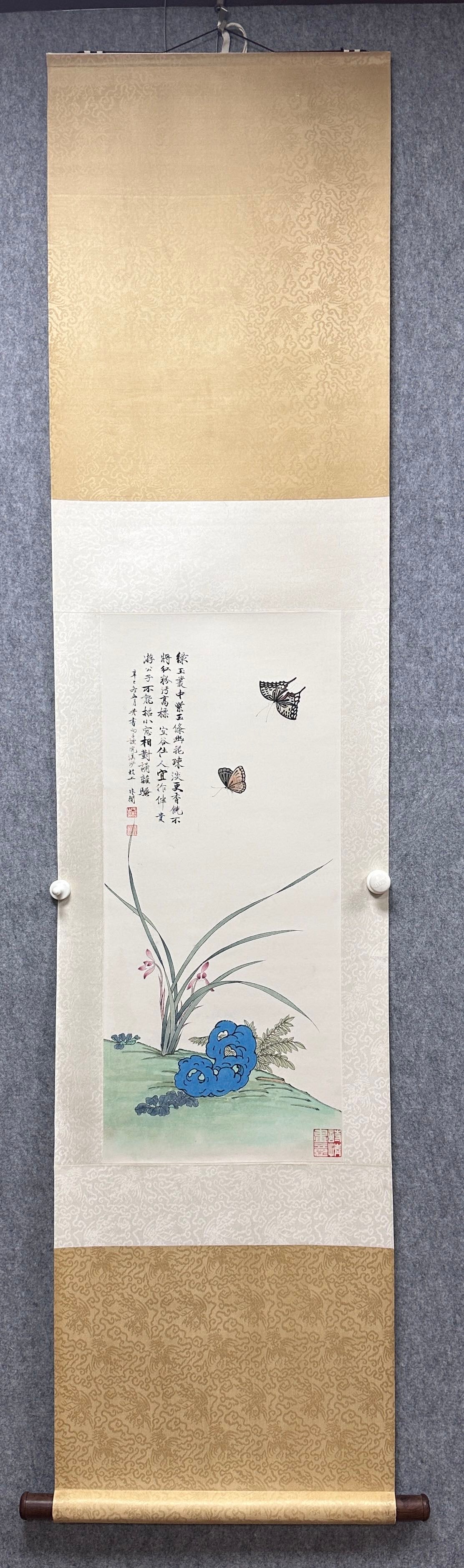 A Chinese Vertical Scroll Ink Painting of Flower and Butterfly on Paper,Yu Feian: A Chinese Vertical Scroll Ink Painting of Flower and Butterfly on Paper,Yu FeianSize:(Without frame)13.8inx31.9in一幅中国水墨花卉蝴蝶图