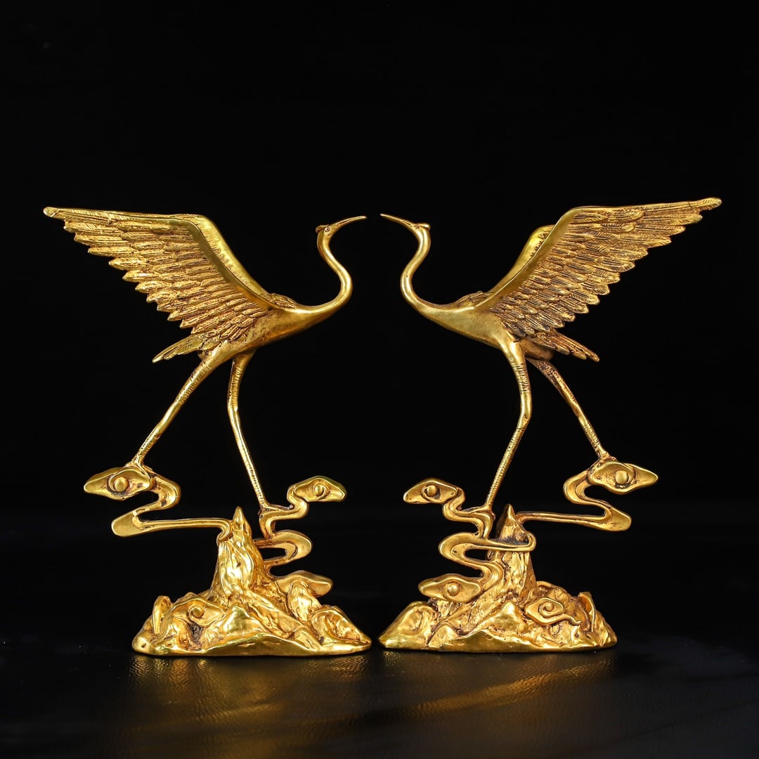 A Pair of Exquisite Gilt Bronze Crane Ornaments: A Pair of Exquisite Gilt Bronze Crane Ornaments,Qing Dynasty,China,Qianlong Four-character Mark,Size:9.5inx7.5in,Total Weight:1929g一对铜镀金仙鹤摆Ê