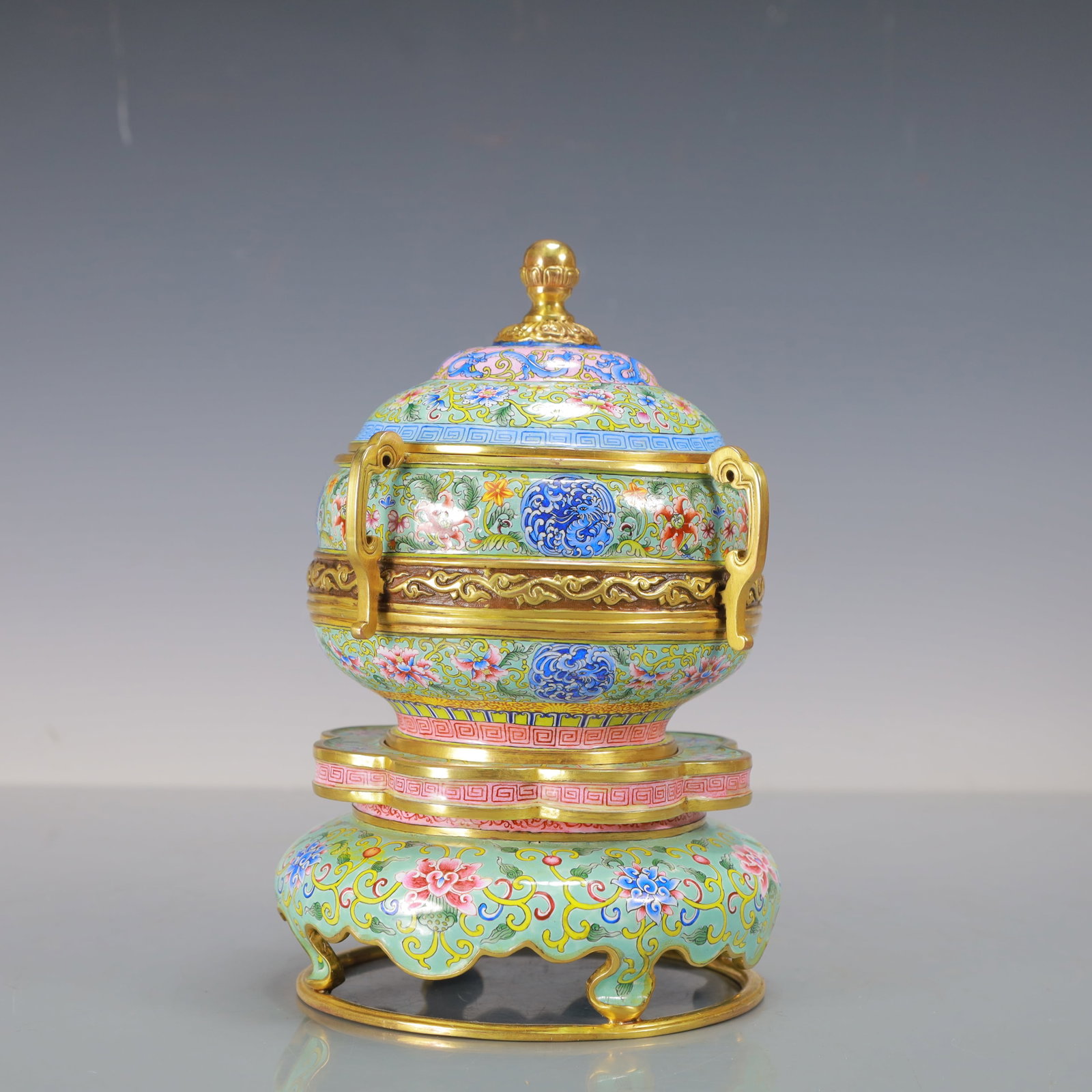 A Exquisite Coppery Enamel Lotus Pattern Censer: A Exquisite Coppery Enamel Lotus Pattern Censer Qing Dynasty, China Qianlong Four-character Mark Size:4.7inx7.9in Weight:1250g铜珐琅彩缠枝莲纹香&#