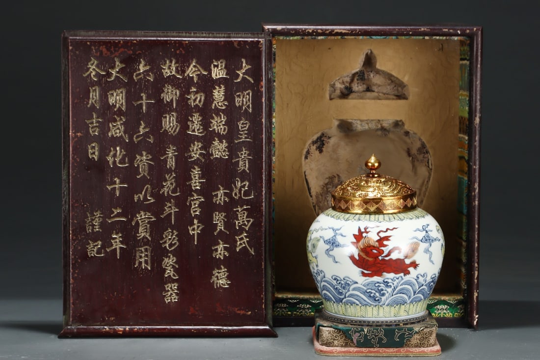 An Exquisite Doucai Seawater Pattern Auspicious Beast Pattern Jar: An Exquisite Doucai Seawater Pattern Auspicious Beast Pattern Jar Ming Dynasty, China Chenghua Six-character Mark Size:7inx6.1in斗彩海水瑞兽纹盖罐