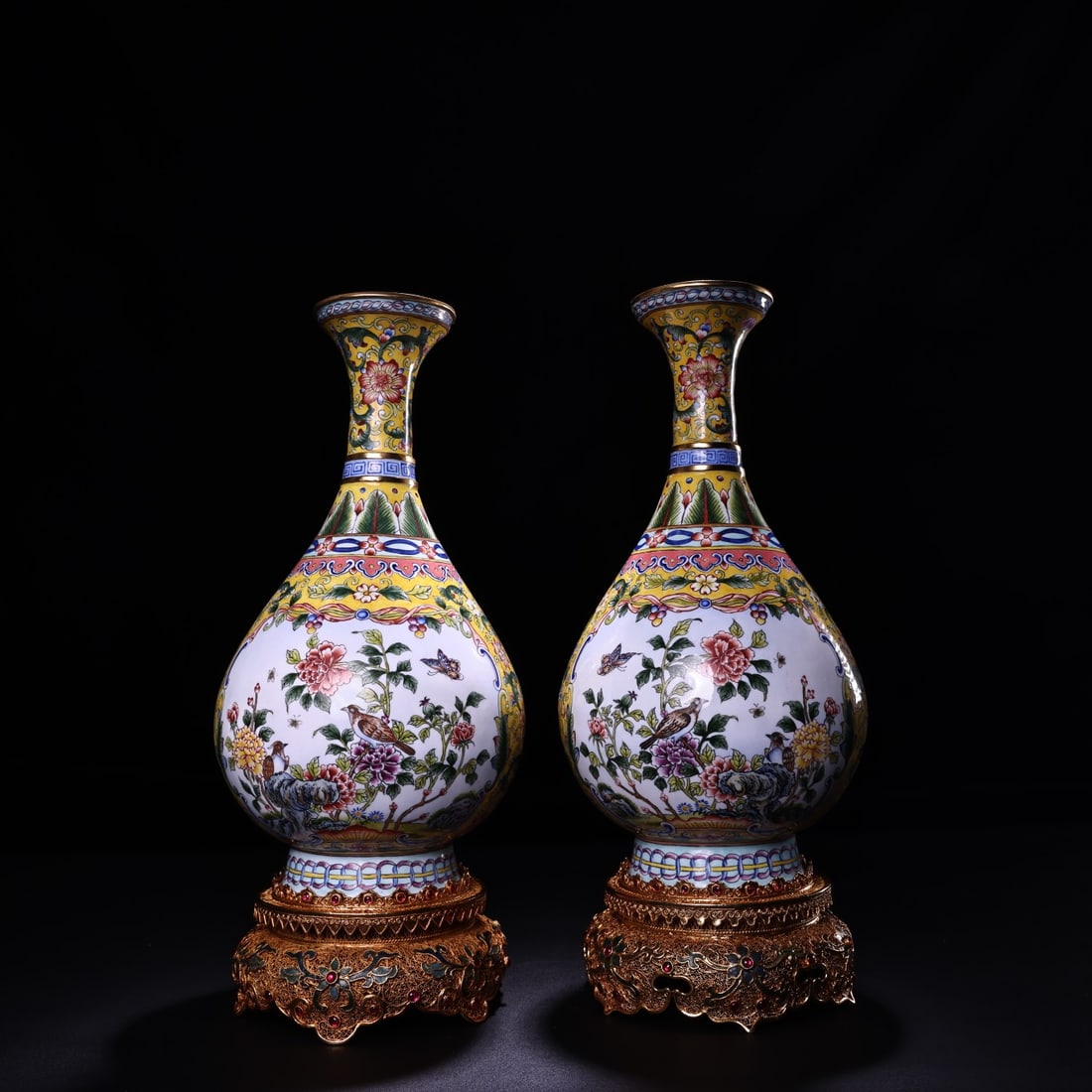 A Pair of Rare Filigree and Gilding Inlaid Bronze Enamel Flower and Bird Pattern Vases,Inlaid Gems: A Pair of Rare Filigree and Gilding Inlaid Bronze Enamel Flower and Bird Pattern Vases,Inlaid Gems,Qing Dynasty, China,Qianlong Four-character Mark,Size:13.4inx6.3in,Total Weight:2720g一对