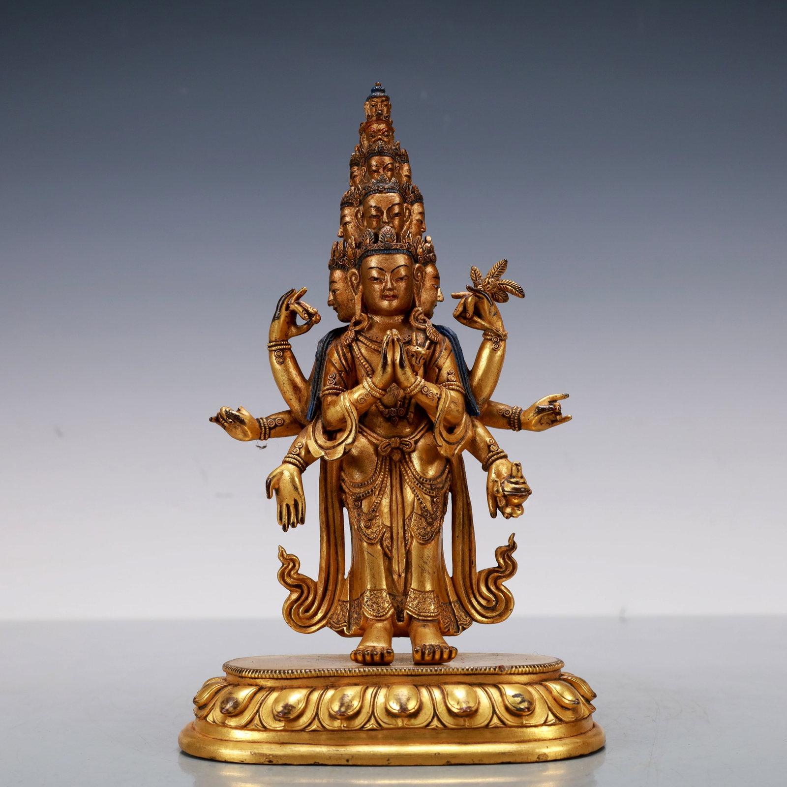 A Exquisite Gilt Bronze Statue of Avalokitesvara Buddha statue (1 of 9)