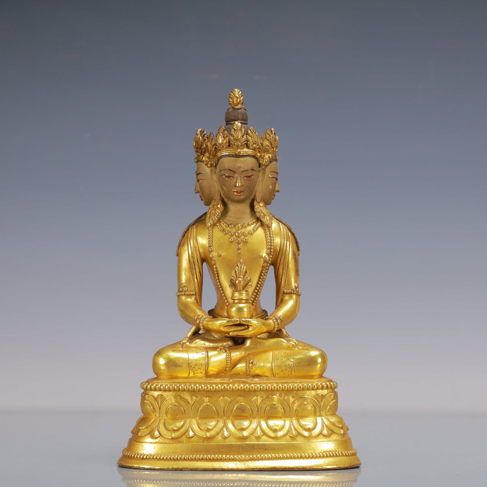A Exquisite Gilt Bronze Statue of Amitayus: A Exquisite Gilt Bronze Statue of Amitayus Qing Dynasty, ChinaSize:5.3inx3.7inx8.7in Weight:2000g铜鎏金无量寿佛 中国清代 Size:13.5cmx9