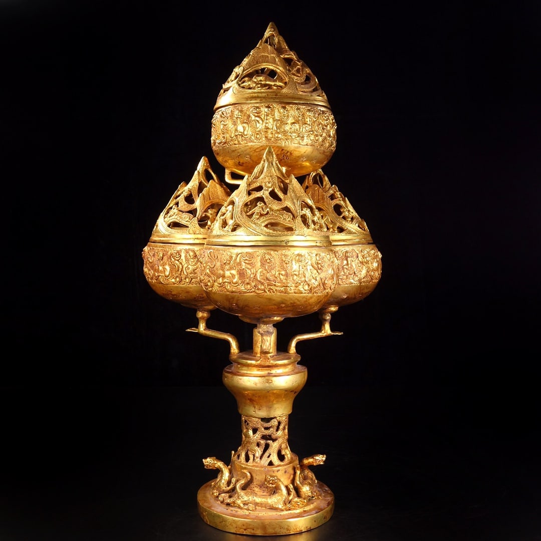 A Huge Gilt Bronze Auspicious Beast Pattern Censer: A Huge Gilt Bronze Auspicious Beast Pattern Censer,Han Dynasty,China,Size:19.7inx9.4in,Weight:5073g铜鎏金瑞兽纹熏炉,中国汉代,Siz