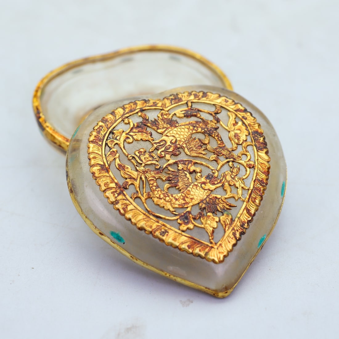 An Exquisite Gilt Bronze Inlaid Crystal Auspicious Beast Pattern Cover Box (1 of 10)