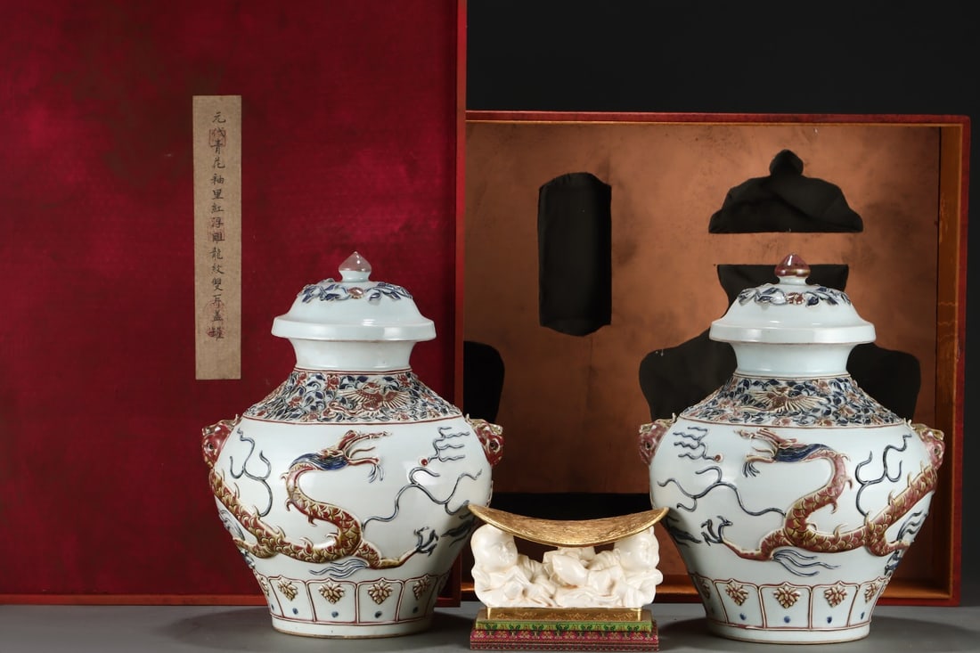 An Exquisite Blue and White Underglaze-Red Dragon and Phoenix Pattern Lotus Pattern Double-Ears Jar (1 of 9)