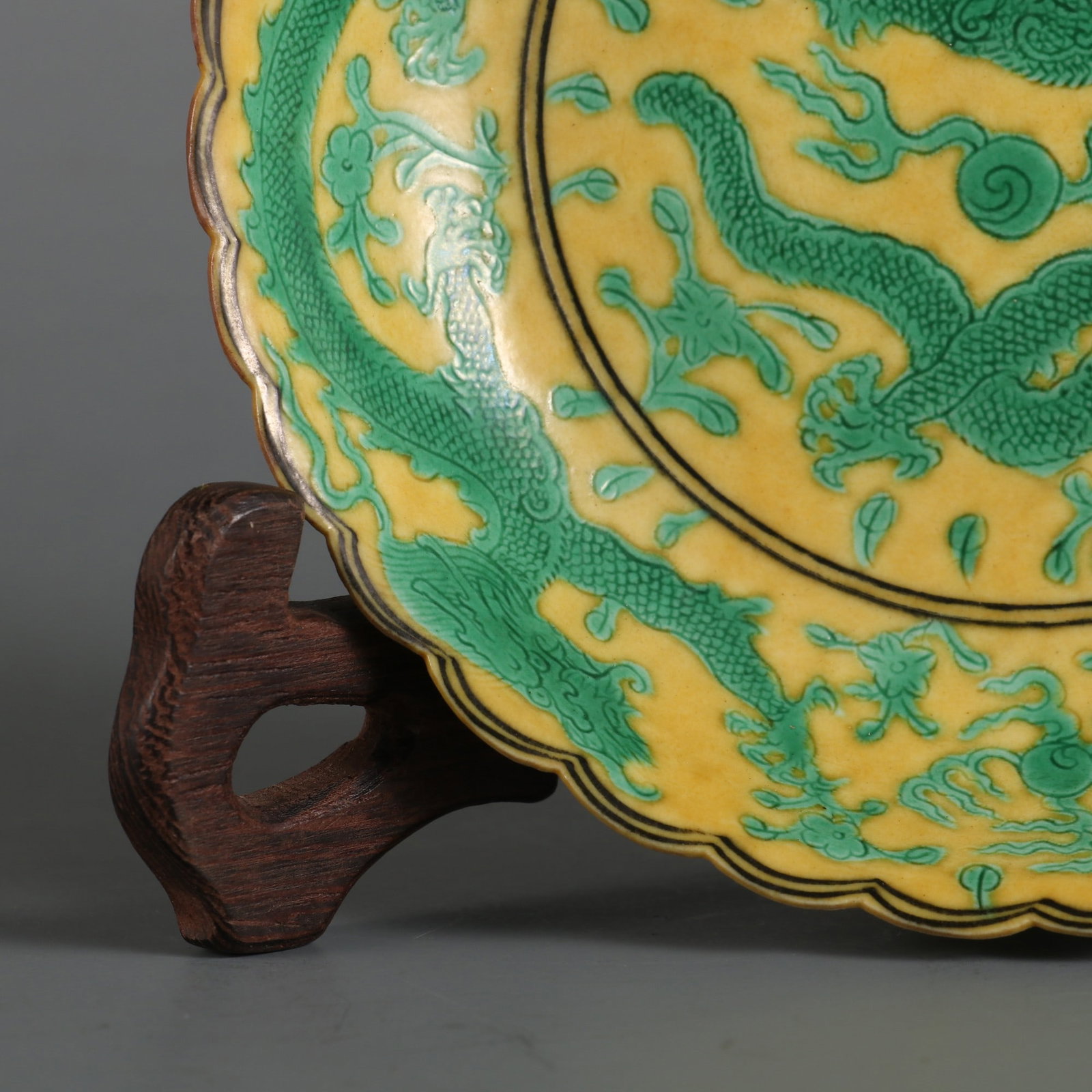 An Exquisite Yellow Glazed Dragon Pattern Plate - 4