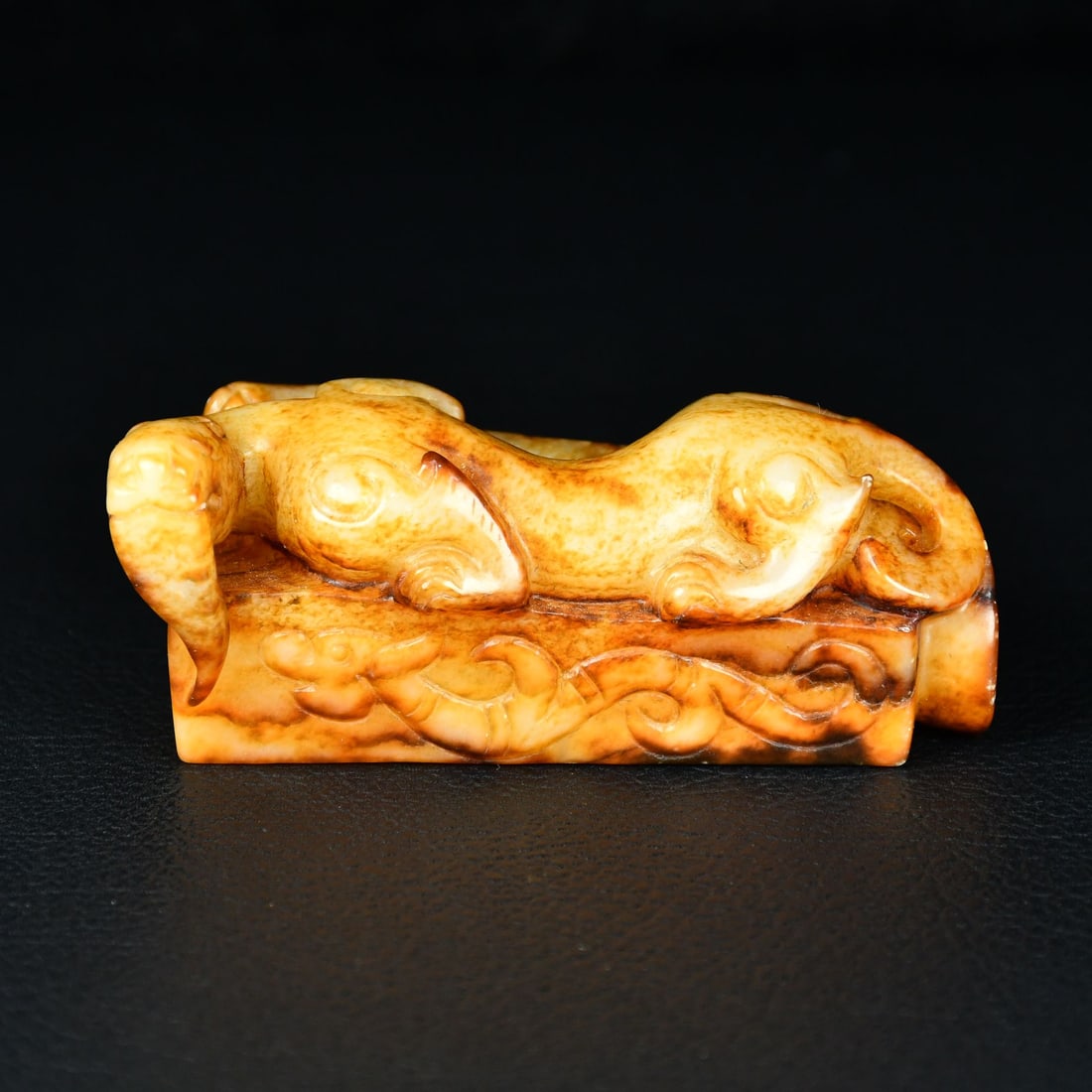 An Exquisite White Jade Chi-Dragon Pattern Pendant (1 of 10)