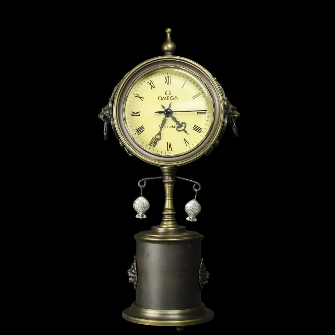 An Exquisite Bronze Clock: An Exquisite Bronze Clock Size:5.1inx3.1inx11in铜事事如鱼计时带脑钟表 Size:13cmx8cmx28cm