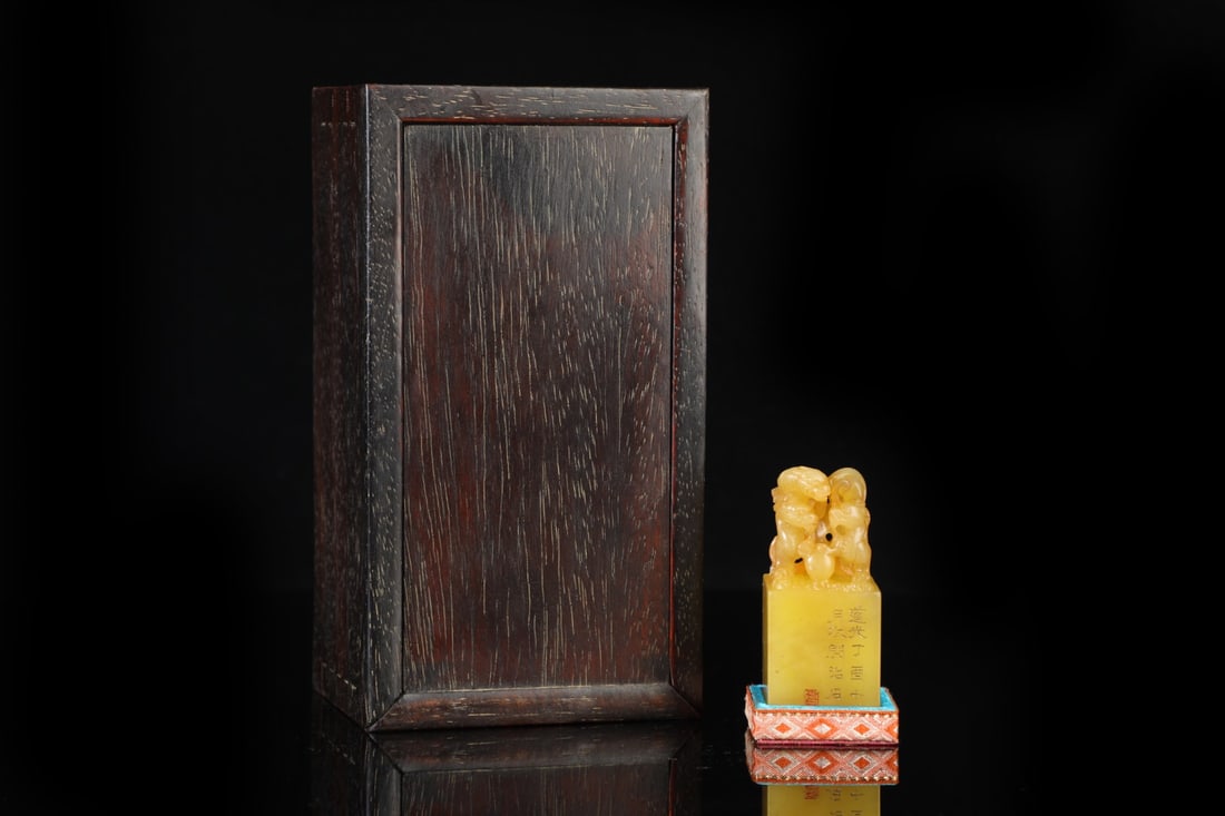An Exquisite Shoushan Stone Auspicious Beast Seal: An Exquisite Shoushan Stone Auspicious Beast Seal Qing Dynasty, China Size:3inx1.4inx1.4in Weight:149g寿山石瑞兽印章 中国清代
