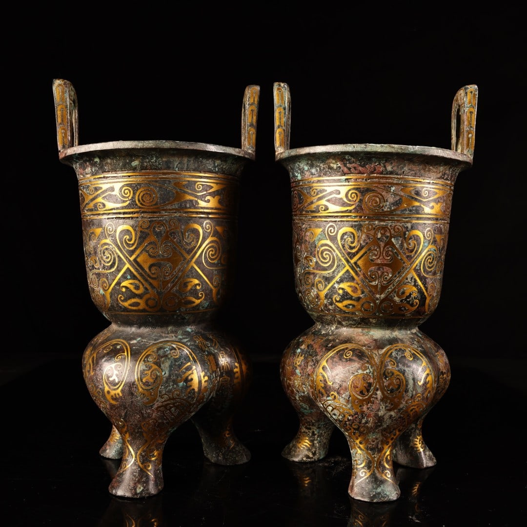 A Pair of Exquisite Bronze Inlaid Gold and Silver Double-Ears and Tripod Censers,With Inscription: A Pair of Exquisite Bronze Inlaid Gold and Silver Double-Ears and Tripod Censers,With Inscription,Qing Dynasty, China,Size:11inx5.5in,Total Weight:3000g一对青铜错金