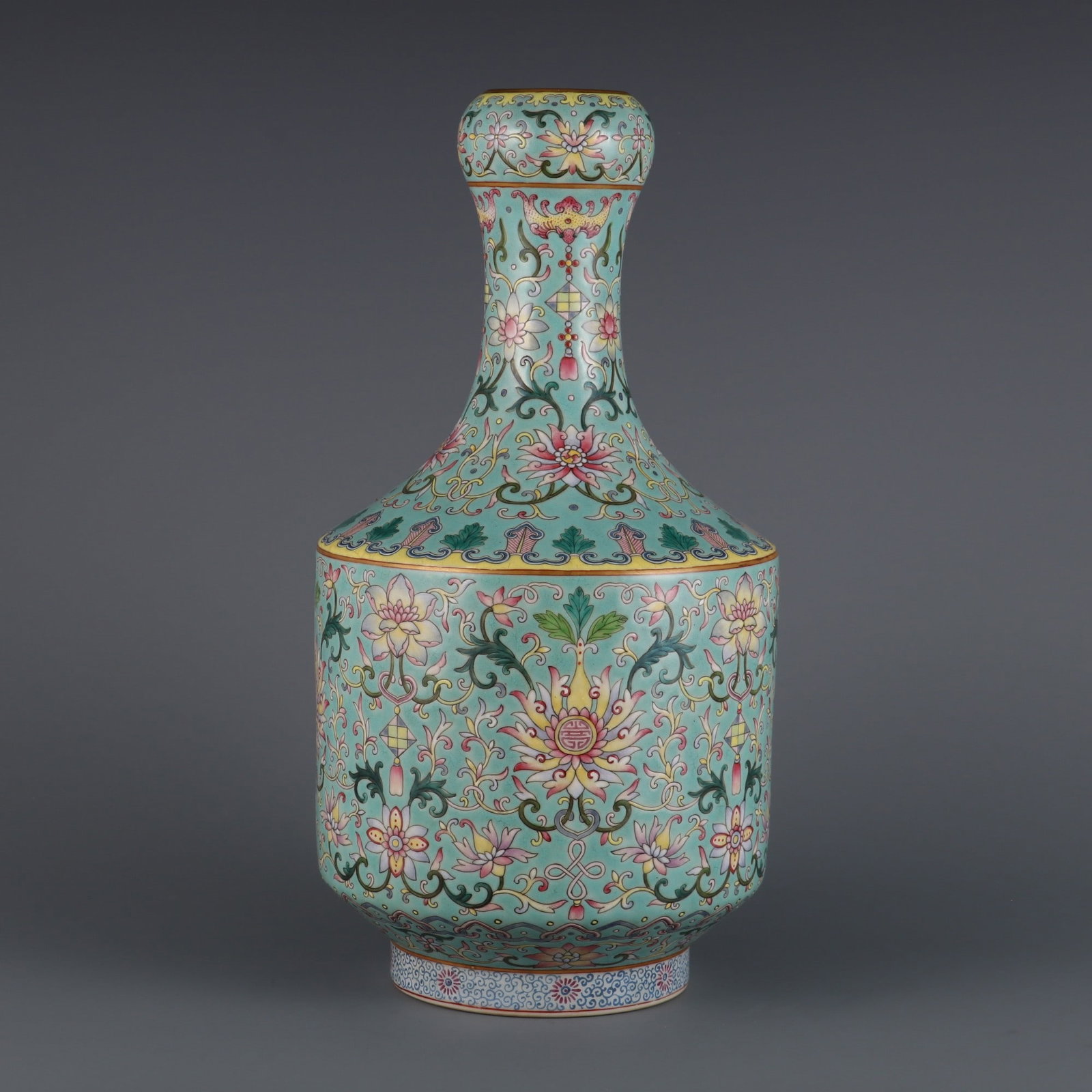 A Rare Famille-Rose Green Ground Lotus Pattern Vase: A Rare Famille-Rose Green Ground Lotus Pattern Vase Qing Dynasty, China Qianlong Six-character MarkSize:12.7inx2in粉彩绿地缠枝莲纹瓶 中Þ