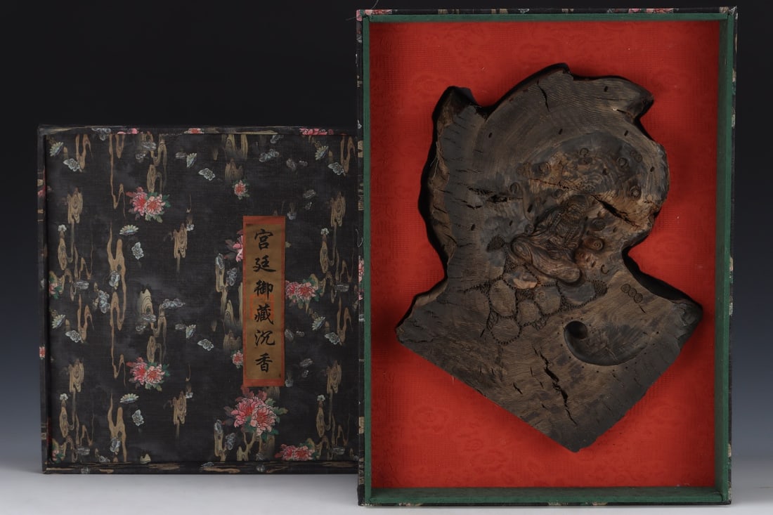 A Rare Eaglewood Statue of Dharma Pattern Ornament (1 of 9)