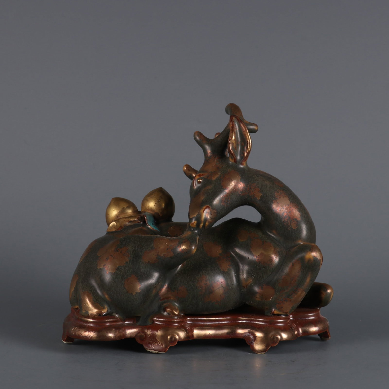 An Exquisite Ancient Bronze Glazed Deer Ornament: An Exquisite Ancient Bronze Glazed Deer Ornament Qing Dynasty, China Qianlong Four-character MarkSize:5.3inx5.5inx2.8in古铜釉鹿摆件 中国清代