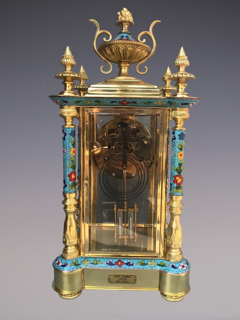 An Exquisite Gilt Bronze Flower Pattern Clock - 6