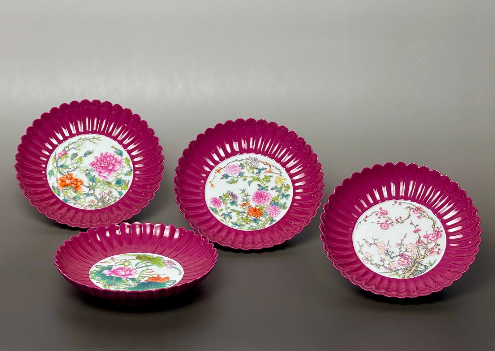 A Set of Fine Ruby Red-Glazed Enamel Flower Pattern Plates: A Set of Fine Ruby Red-Glazed Enamel Flower Pattern Plates,Qing Dynasty,China,Yongzheng Four-character Mark,Size:6.8inx1.4inx4.2in一套胭脂红釉珐琅ঊ